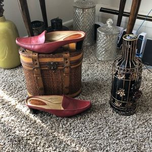 Liz Claiborne Red Flex mules size 8.5